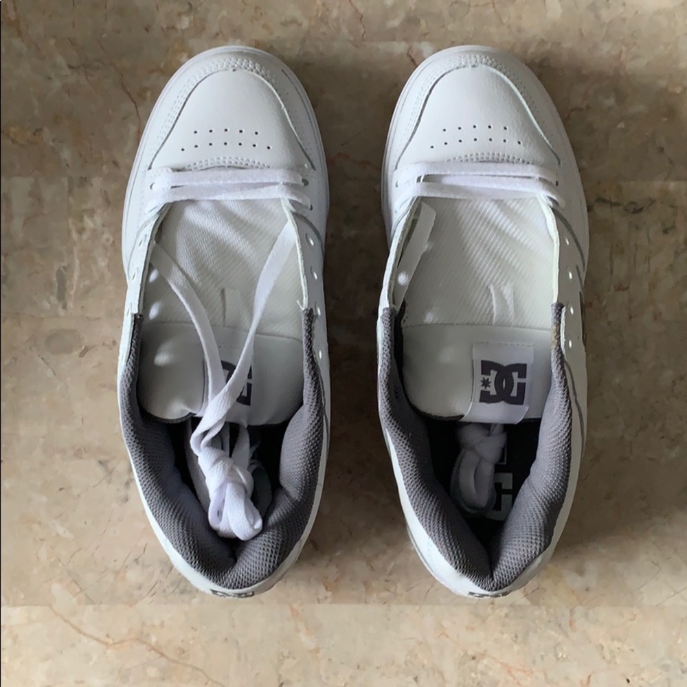 NWT DC Skate shoes white